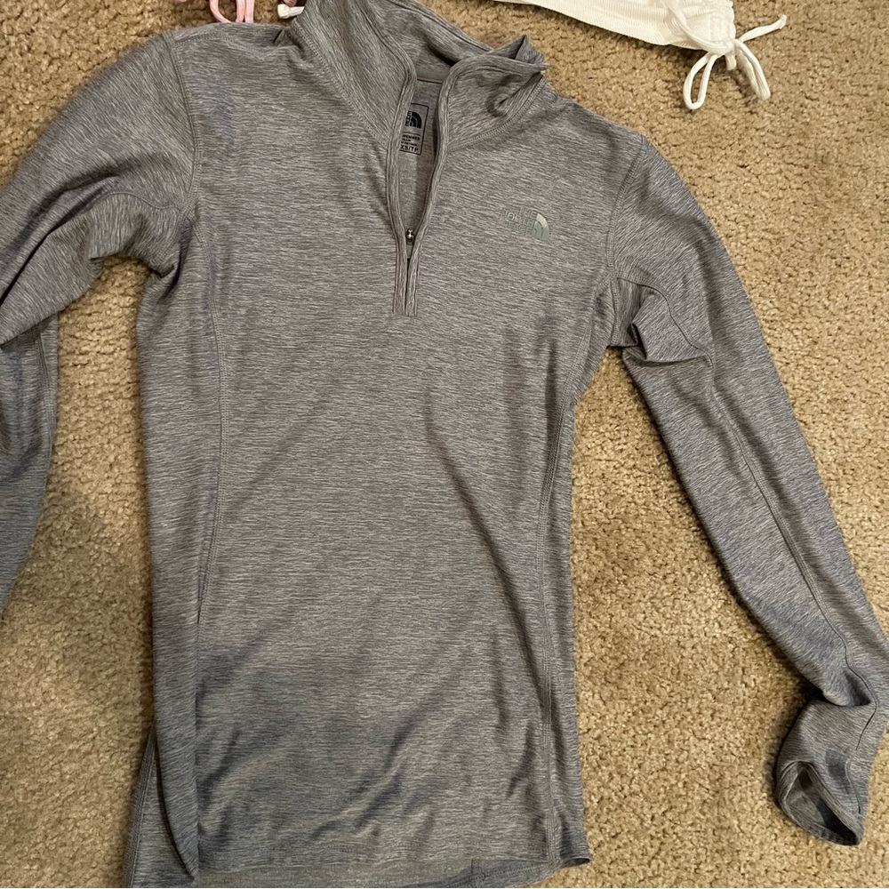 The North Face Womens Warm 1/4 zip. Size XS